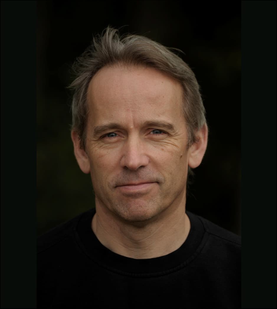 Portrait: Jasper Fforde