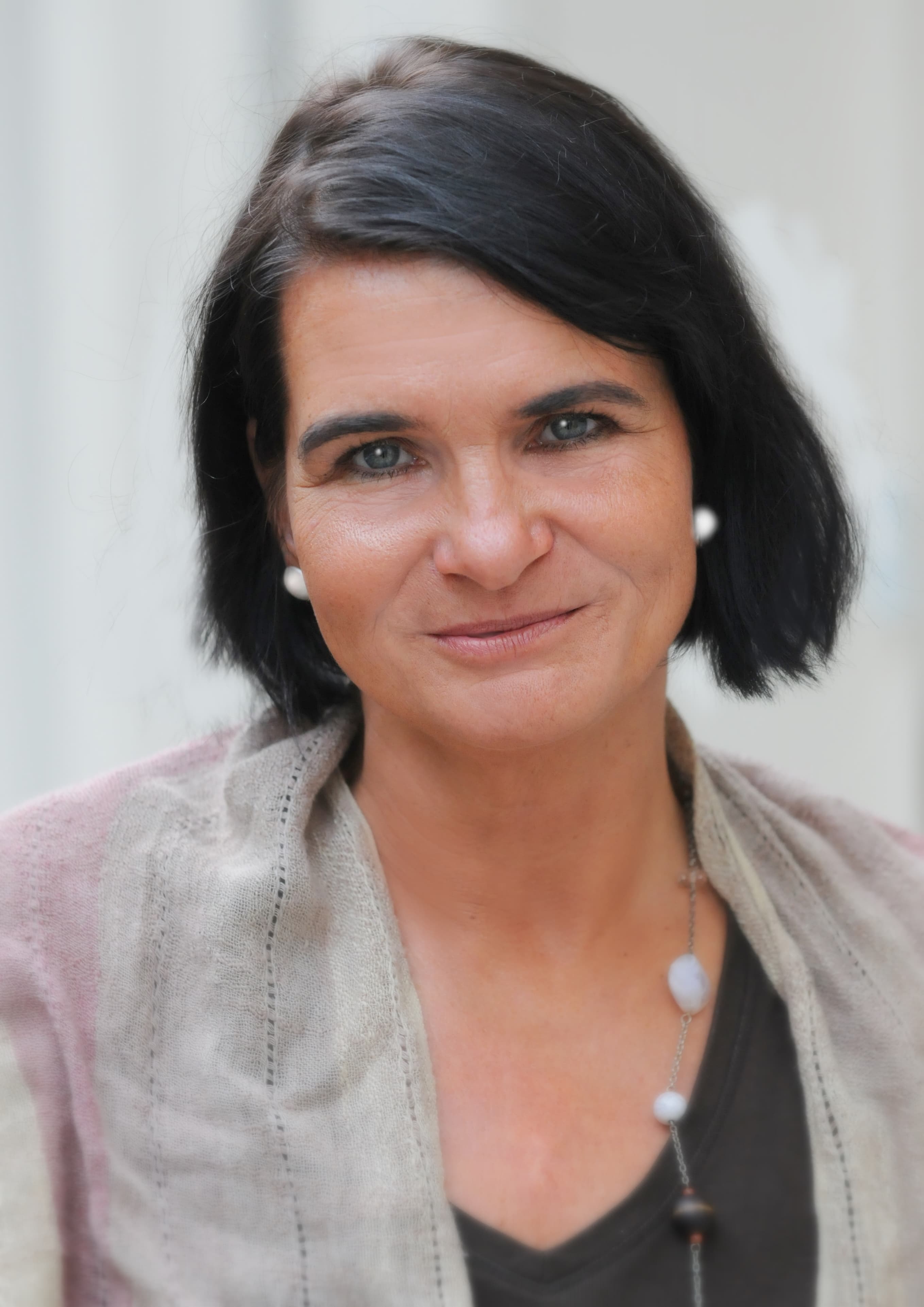 Portrait: Charlotte Lyne